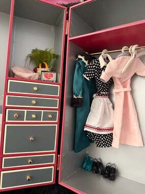 I Love Lucy Wardrobe Trunk with Doll Outfits and Accessories Franklin Mint
